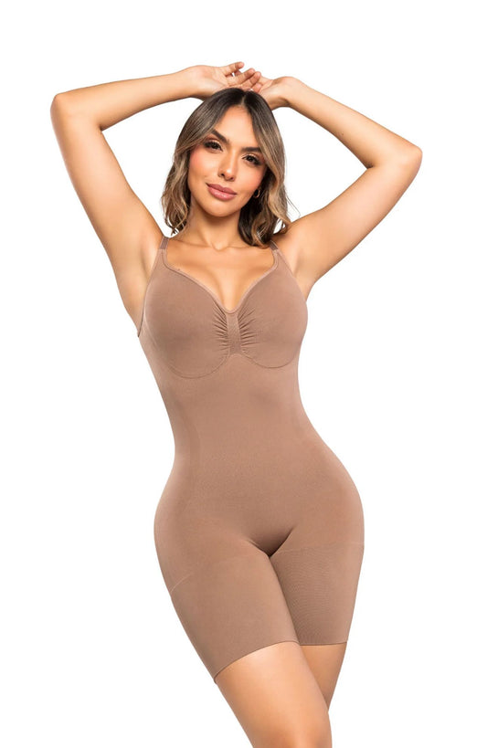 - Body faja invisible SMI7148 con tirantes ajustables
- Vista lateral mostrando compresión en abdomen y muslos
- Diseño de espalda escotada para escotes profundos