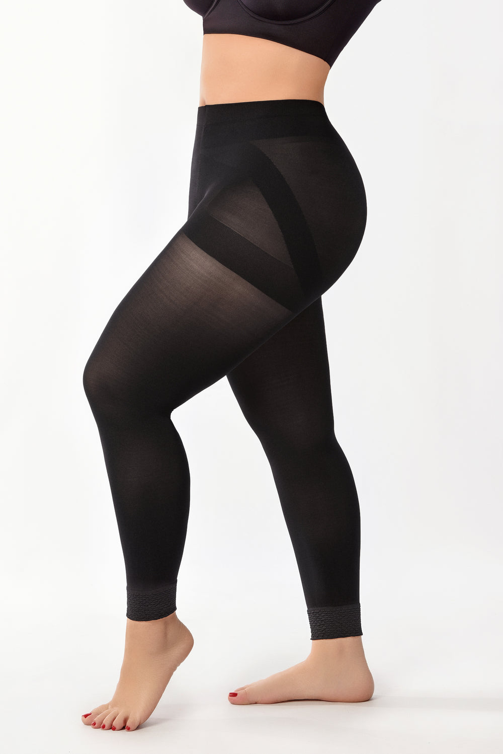 '- Panty media negra SMI04015 elegante segunda piel
- Vista frontal pantymedia negra traslúcida
- Detalle panty media efecto lifting extra 